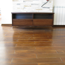 Bajcovan bukov parket sa cokla lajsnom