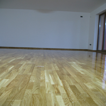 Lamelirani hrastov parket sa cokla lajsnom