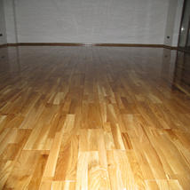 Lamelirani hrastov parket sa cokla lajsnom