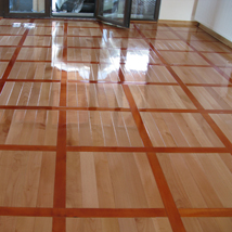 Natur bukov parket sa cokla lajsnom