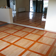 Natur bukov parket sa cokla lajsnom