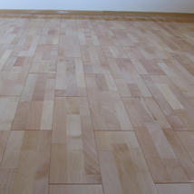 Lamelirani bukov parket sa cokla lajsnom