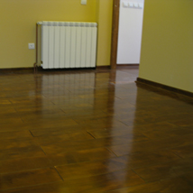 Bajcovan bukov parket sa cokla lajsnom